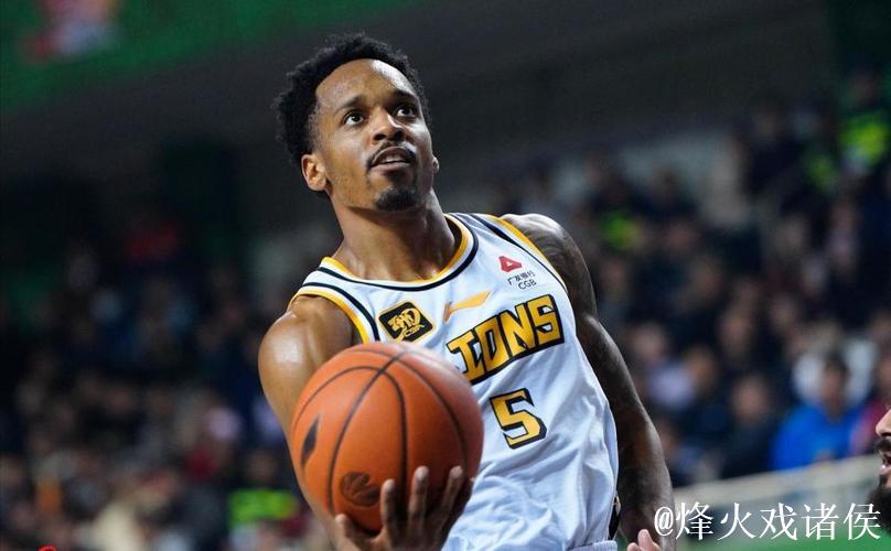 杨鸣捡到宝!辽篮状元拿12+3+2,锁死广厦MVP,不输给张镇麟 杨鸣捡到宝!辽篮状元拿12+3+2,锁死广厦MVP,不输给张镇麟